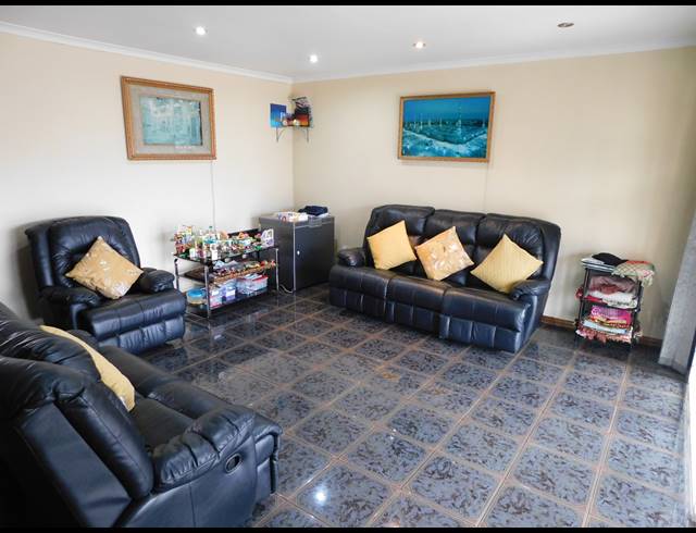 4 BEDROOM HOUSE FOR SALE IN ARENA PARK